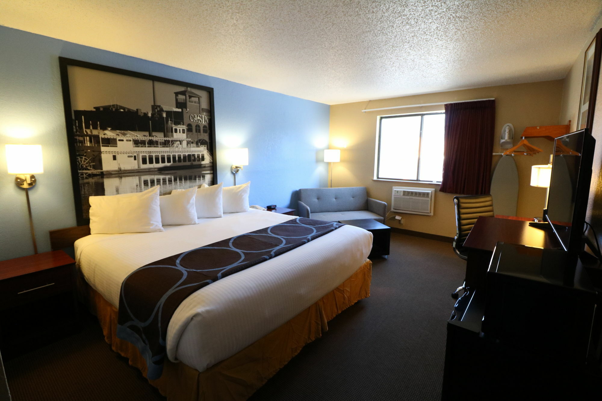 Super 8 By Wyndham Dubuque Motel Exterior photo